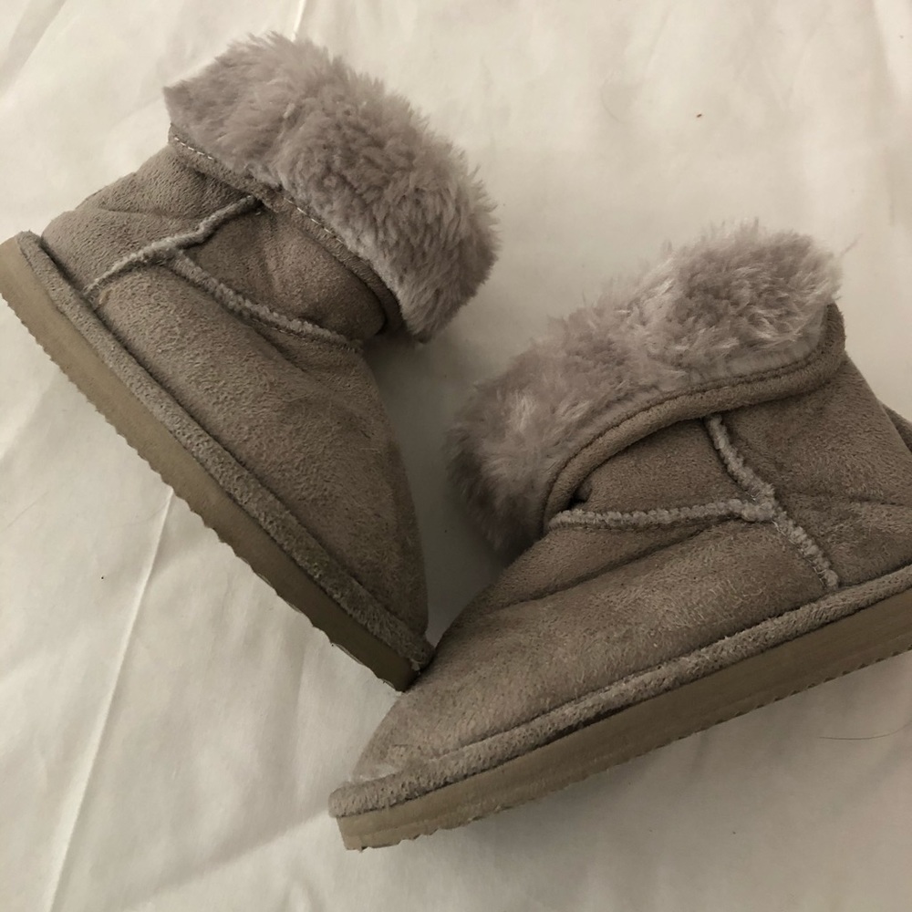 🍭🍭Toddler Boots with faux fur detail🍭🍭